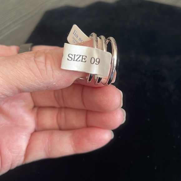 3/$25 🍀Lia Sophia Silver Contemporary Spiral Ring - Picture 3 of 3